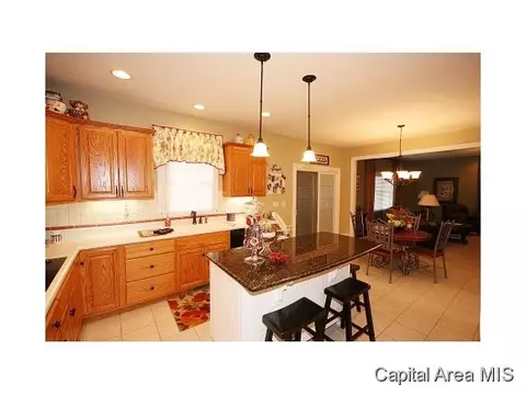 2621 Dickens Dr, Springfield, IL 62711 photo 3