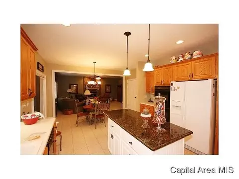 2621 Dickens Dr, Springfield, IL 62711 photo 4
