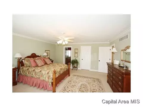 2621 Dickens Dr, Springfield, IL 62711 photo 11