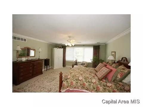 2621 Dickens Dr, Springfield, IL 62711 photo 12