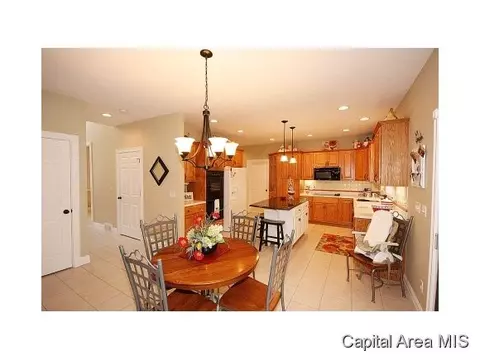 2621 Dickens Dr, Springfield, IL 62711 photo 5