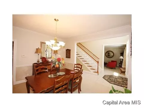 2621 Dickens Dr, Springfield, IL 62711 photo 9