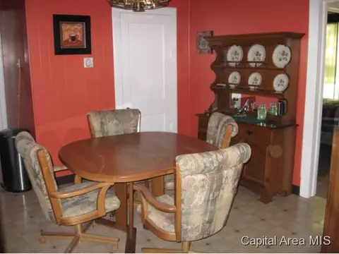 110 Elm, Thayer, IL 62689 photo 5