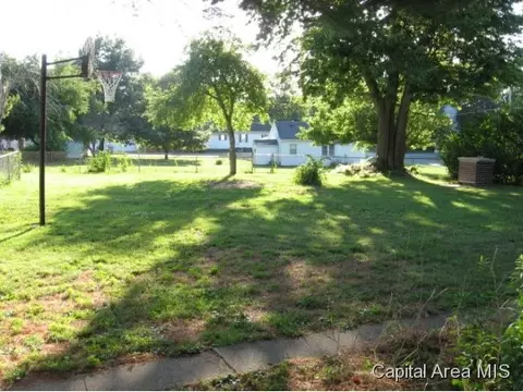 110 Elm, Thayer, IL 62689 photo 13