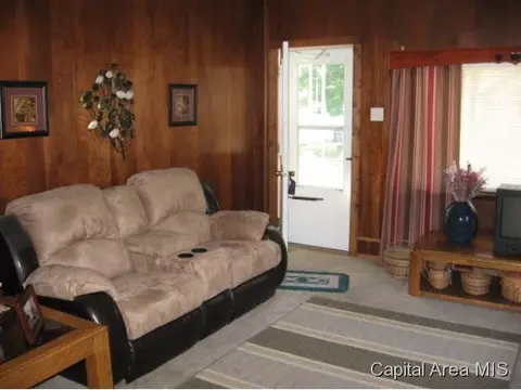 110 Elm, Thayer, IL 62689 photo 2