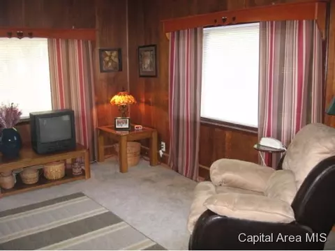 110 Elm, Thayer, IL 62689 photo 3
