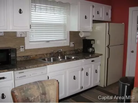 110 Elm, Thayer, IL 62689 photo 7