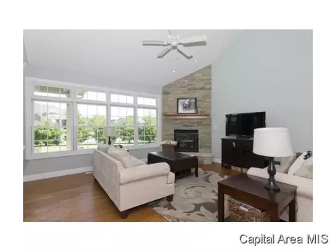 2405 Wimbledon, Springfield, IL 62704 photo 9