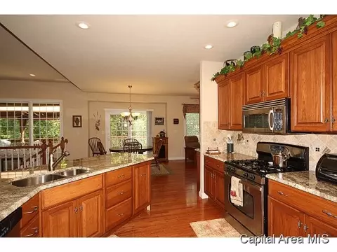 2708 Newcastle, Springfield, IL 62711 photo 9