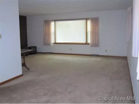1204 Wickford Dr, Springfield, IL 62704 photo 5