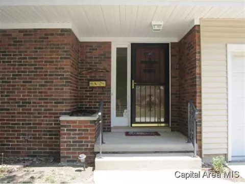 1204 Wickford Dr, Springfield, IL 62704 photo 2