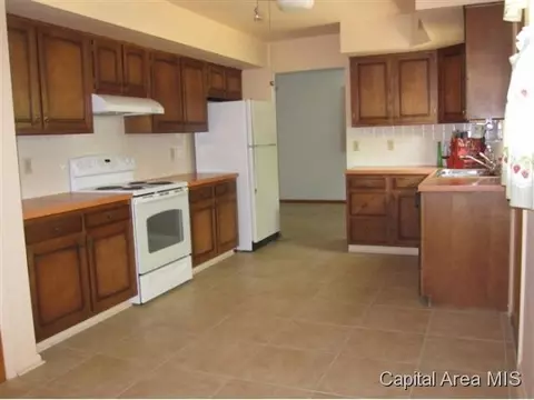 1204 Wickford Dr, Springfield, IL 62704 photo 6