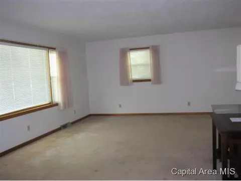 1204 Wickford Dr, Springfield, IL 62704 photo 3