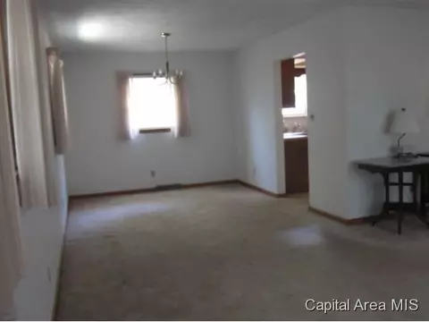 1204 Wickford Dr, Springfield, IL 62704 photo 4