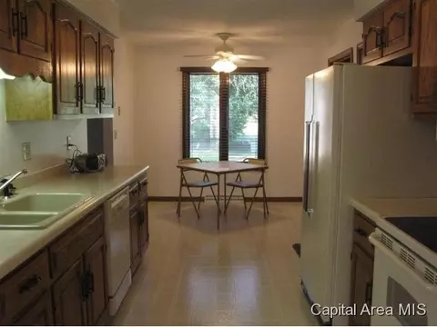 3316 Kimberly Dr, Springfield, IL 62704 photo 4