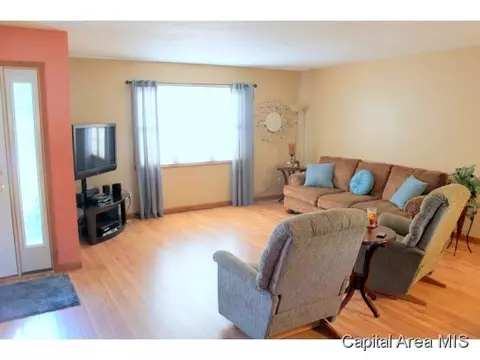 802 N Bitterroot, Athens, IL 62613 photo 3