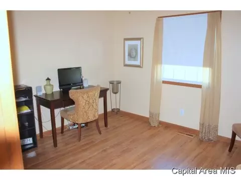802 N Bitterroot, Athens, IL 62613 photo 9