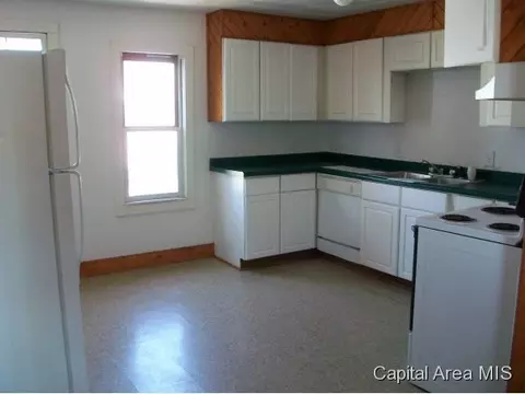 314 E 4th St, Beardstown, IL 62618 photo 5