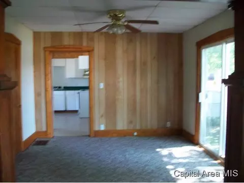 314 E 4th St, Beardstown, IL 62618 photo 4