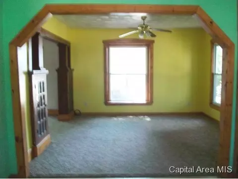 314 E 4th St, Beardstown, IL 62618 photo 3