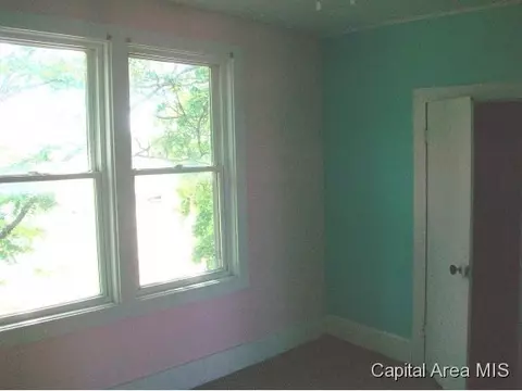 314 E 4th St, Beardstown, IL 62618 photo 7