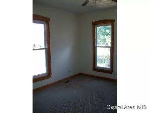 314 E 4th St, Beardstown, IL 62618 photo 6