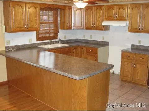 100 Walnut Valley Dr, Springfield, IL 62707 photo 9