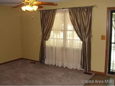 100 Walnut Valley Dr, Springfield, IL 62707 photo 5