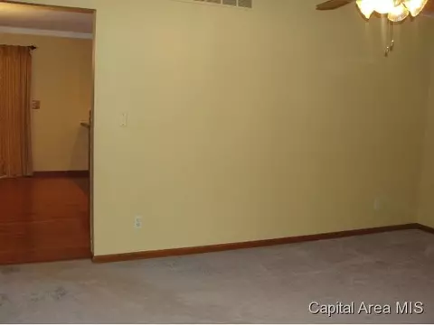 100 Walnut Valley Dr, Springfield, IL 62707 photo 4