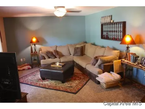 39 Harbauer Ln, Springfield, IL 62702 photo 4