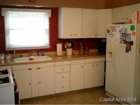 2306 Dover Dr, Springfield, IL 62703 photo 4