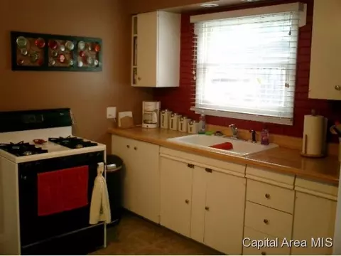 2306 Dover Dr, Springfield, IL 62703 photo 5