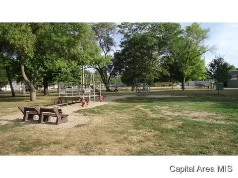 1821 Bertman, Springfield, IL 62702 photo 13