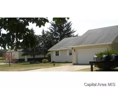 16073 E View Dr, Girard, IL 62640 photo 1