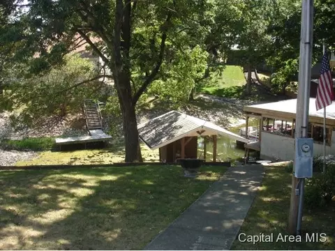 16073 E View Dr, Girard, IL 62640 photo 8