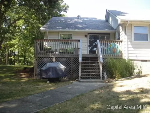 16073 E View Dr, Girard, IL 62640 photo 2