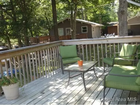 16073 E View Dr, Girard, IL 62640 photo 3