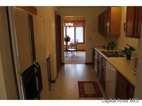 317 Bellerive Rd, Springfield, IL 62704 photo 4