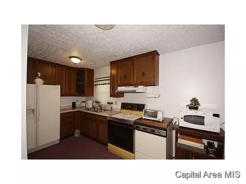 2728 Cardigan, Springfield, IL 62702 photo 3