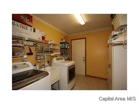 42 Holliday, Springfield, IL 62702 photo 5