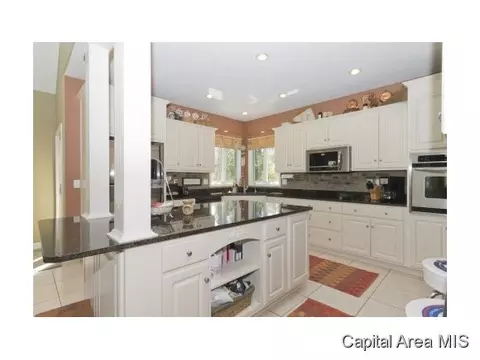 608 Woodbridge, Springfield, IL 62711 photo 9