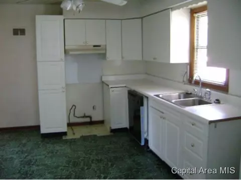 1625 N 19th, Springfield, IL 62702 photo 3