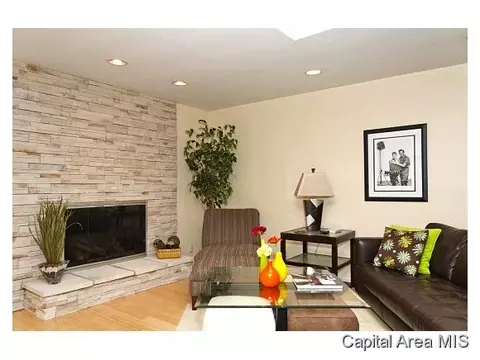 2101 Briarcliff Dr, Springfield, IL 62704 photo 5