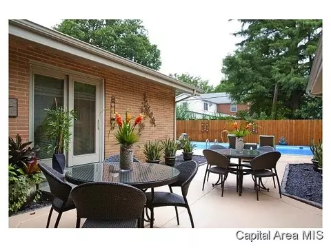 2101 Briarcliff Dr, Springfield, IL 62704 photo 8