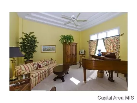 2620 Dickens, Springfield, IL 62711 photo 3
