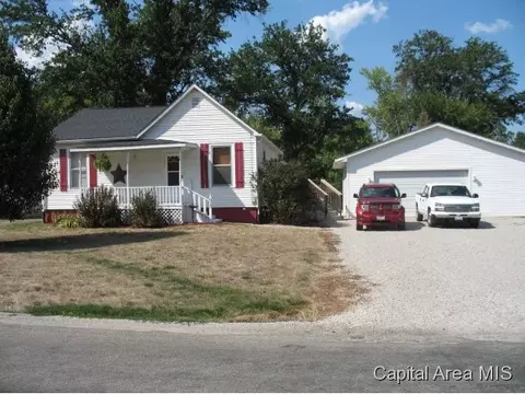 613 Spaulding St, Riverton, IL 62561 photo 1
