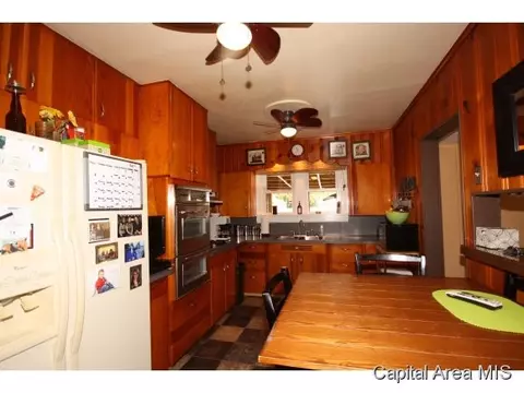 111 E Sycamore, Thayer, IL 62689 photo 5