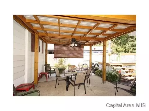111 E Sycamore, Thayer, IL 62689 photo 2