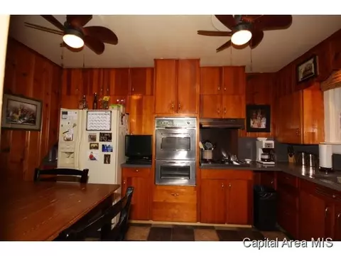 111 E Sycamore, Thayer, IL 62689 photo 3