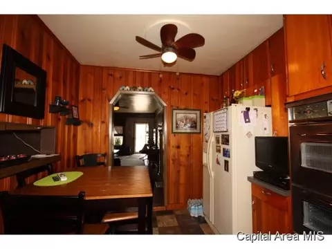 111 E Sycamore, Thayer, IL 62689 photo 4
